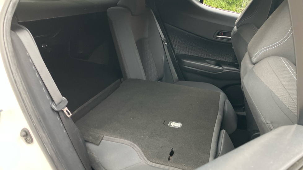 Toyota C-HR 1.8 Hybrid Design 5dr CVT Hybrid Hatchback - Image 18