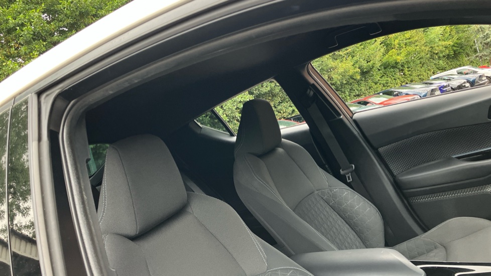 Toyota C-HR 1.8 Hybrid Design 5dr CVT Hybrid Hatchback - Image 19