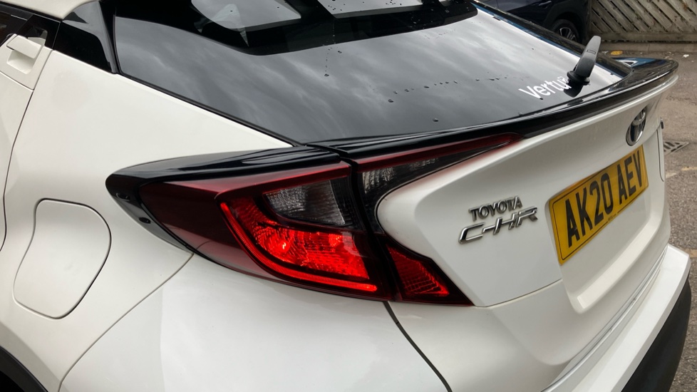 Toyota C-HR 1.8 Hybrid Design 5dr CVT Hybrid Hatchback - Image 21