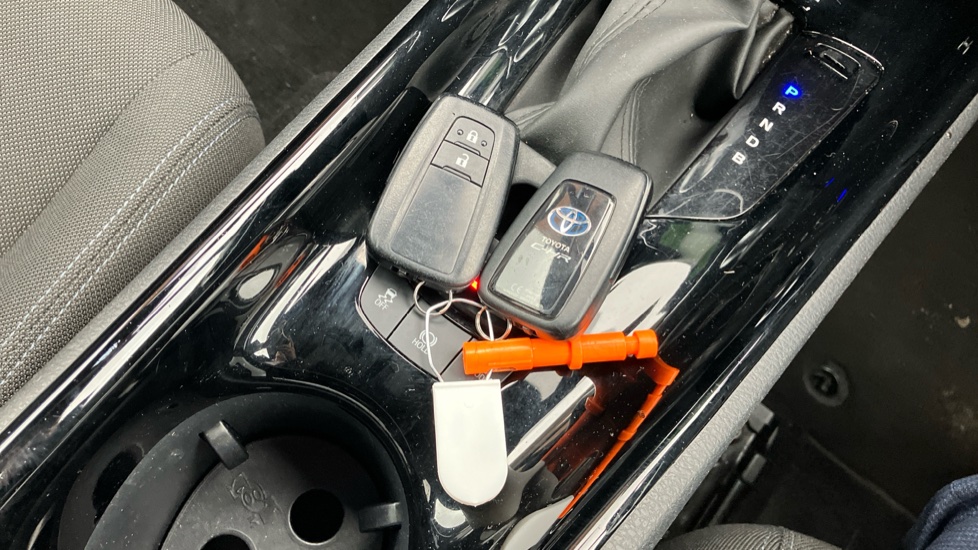 Toyota C-HR 1.8 Hybrid Design 5dr CVT Hybrid Hatchback - Image 28