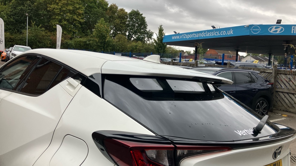 Toyota C-HR 1.8 Hybrid Design 5dr CVT Hybrid Hatchback - Image 31