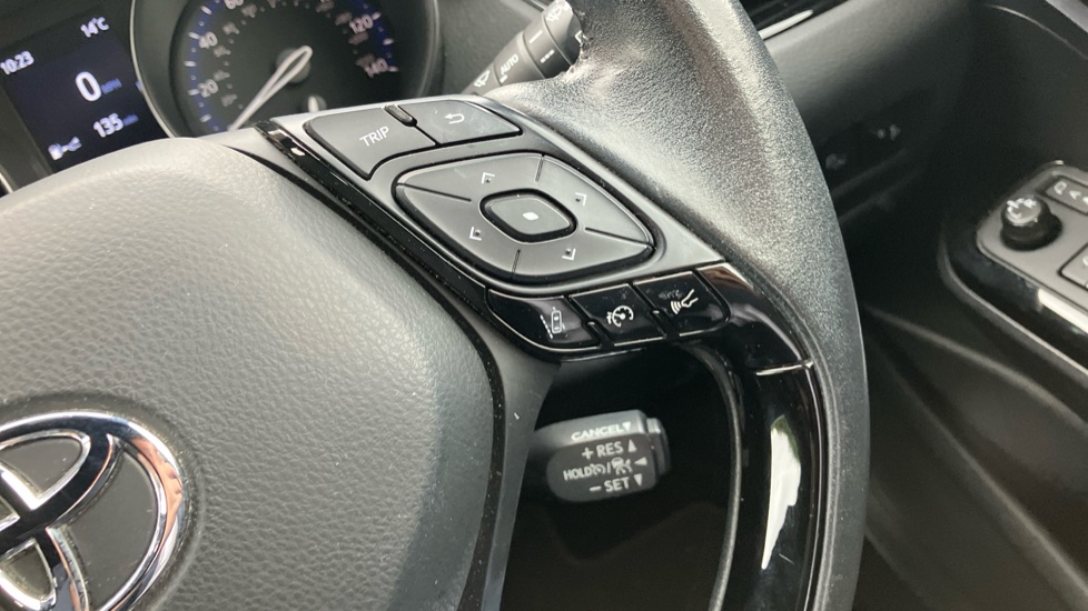 Toyota C-HR 1.8 Hybrid Design 5dr CVT Hybrid Hatchback - Image 32