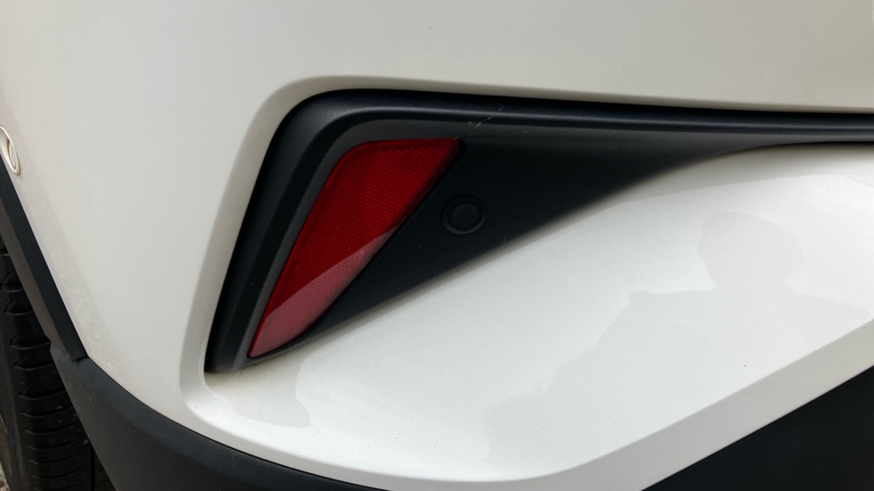 Toyota C-HR 1.8 Hybrid Design 5dr CVT Hybrid Hatchback - Image 34