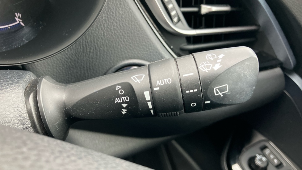Toyota C-HR 1.8 Hybrid Design 5dr CVT Hybrid Hatchback - Image 37