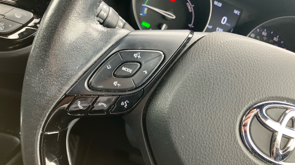 Toyota C-HR 1.8 Hybrid Design 5dr CVT Hybrid Hatchback - Image 42