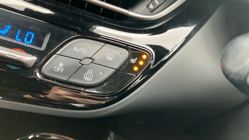 Toyota C-HR 1.8 Hybrid Design 5dr CVT Hybrid Hatchback - Image 43