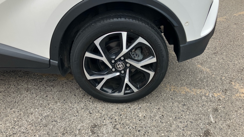 Toyota C-HR 1.8 Hybrid Design 5dr CVT Hybrid Hatchback - Image 58