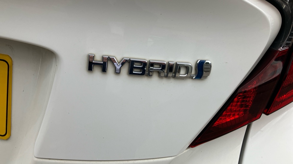 Toyota C-HR 1.8 Hybrid Design 5dr CVT Hybrid Hatchback - Image 60