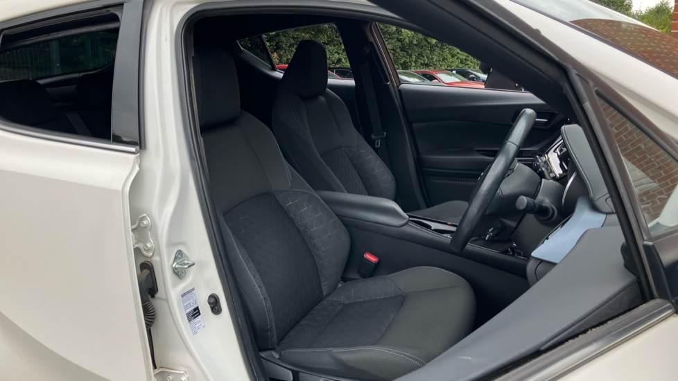 Toyota C-HR 1.8 Hybrid Design 5dr CVT Hybrid Hatchback - Image 62