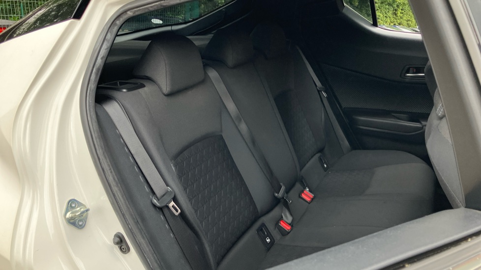 Toyota C-HR 1.8 Hybrid Design 5dr CVT Hybrid Hatchback - Image 64