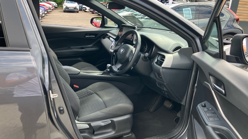Toyota C-HR 1.8 Hybrid Icon 5dr CVT Hybrid Hatchback - Image 12