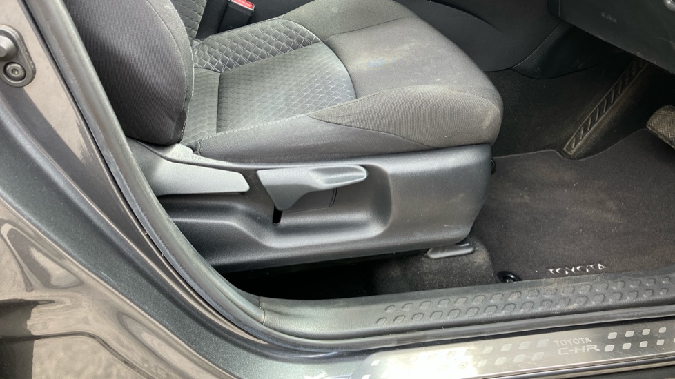 Toyota C-HR 1.8 Hybrid Icon 5dr CVT Hybrid Hatchback - Image 30