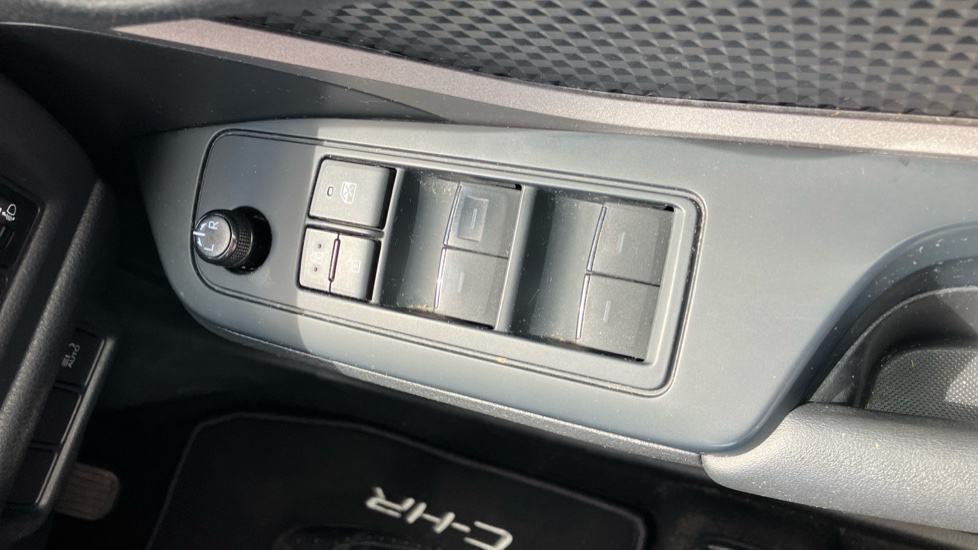 Toyota C-HR 1.8 Hybrid Icon 5dr CVT Hybrid Hatchback - Image 33