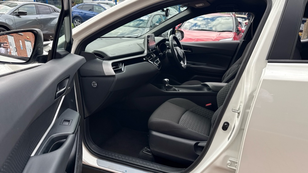 Toyota C-HR 1.8 Hybrid Icon 5dr CVT Hybrid Hatchback - Image 5