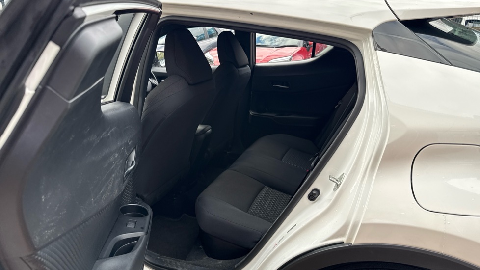 Toyota C-HR 1.8 Hybrid Icon 5dr CVT Hybrid Hatchback - Image 15