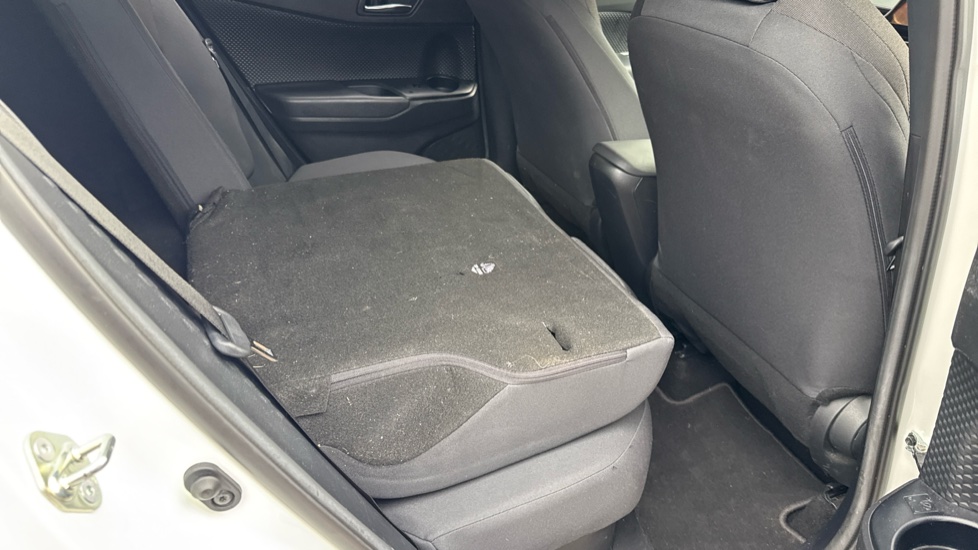 Toyota C-HR 1.8 Hybrid Icon 5dr CVT Hybrid Hatchback - Image 18