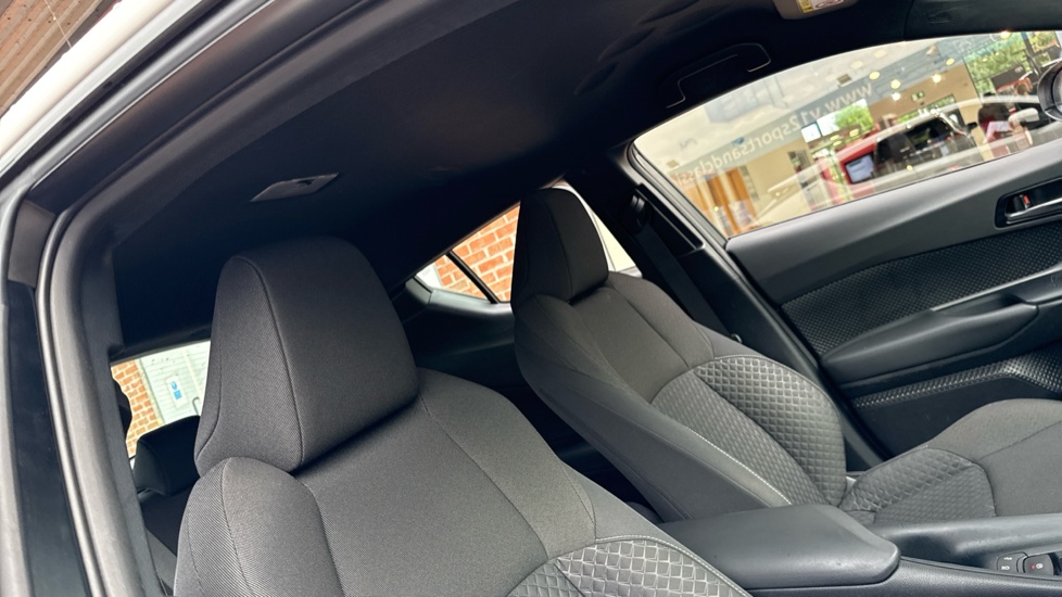Toyota C-HR 1.8 Hybrid Icon 5dr CVT Hybrid Hatchback - Image 19