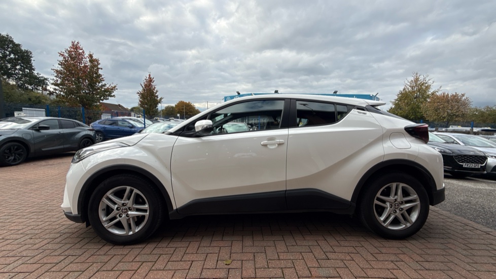 Toyota C-HR 1.8 Hybrid Icon 5dr CVT Hybrid Hatchback - Image 24