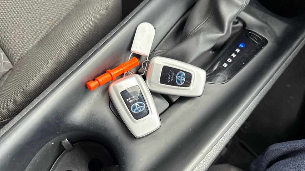 Toyota C-HR 1.8 Hybrid Icon 5dr CVT Hybrid Hatchback - Image 28