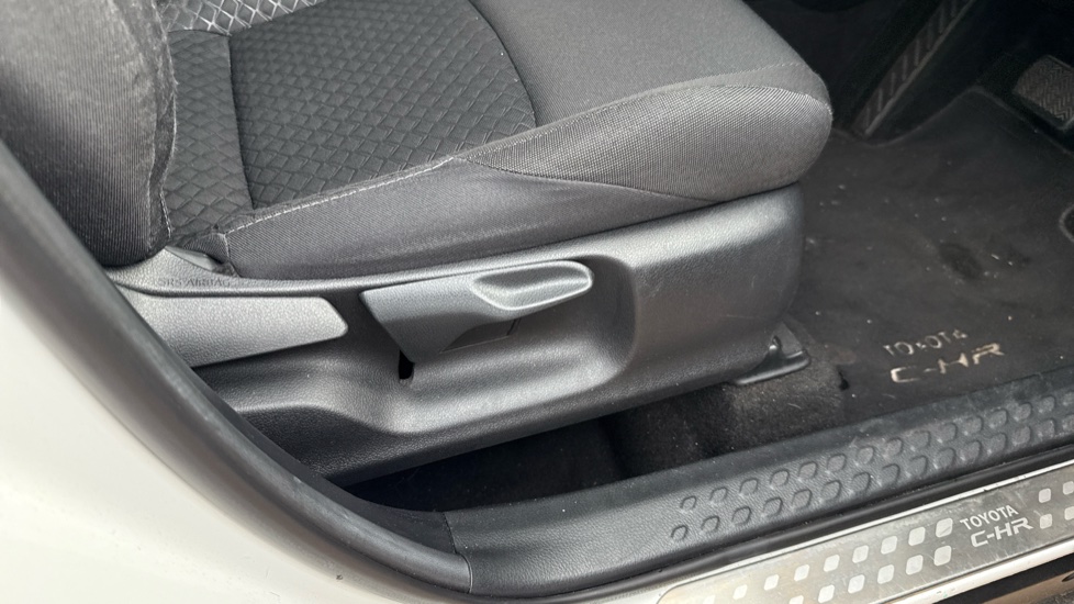 Toyota C-HR 1.8 Hybrid Icon 5dr CVT Hybrid Hatchback - Image 30