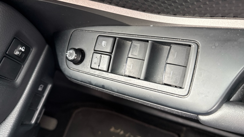Toyota C-HR 1.8 Hybrid Icon 5dr CVT Hybrid Hatchback - Image 33