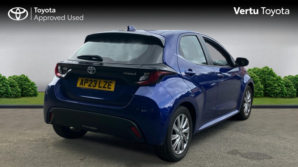 Toyota Yaris 1.5 Hybrid Icon 5dr CVT Hybrid Hatchback - Image 2