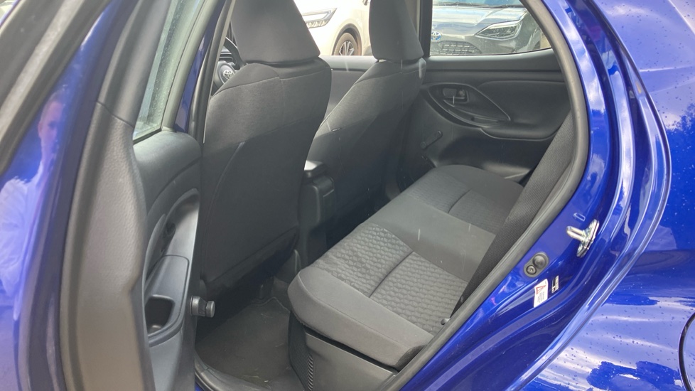 Toyota Yaris 1.5 Hybrid Icon 5dr CVT Hybrid Hatchback - Image 15