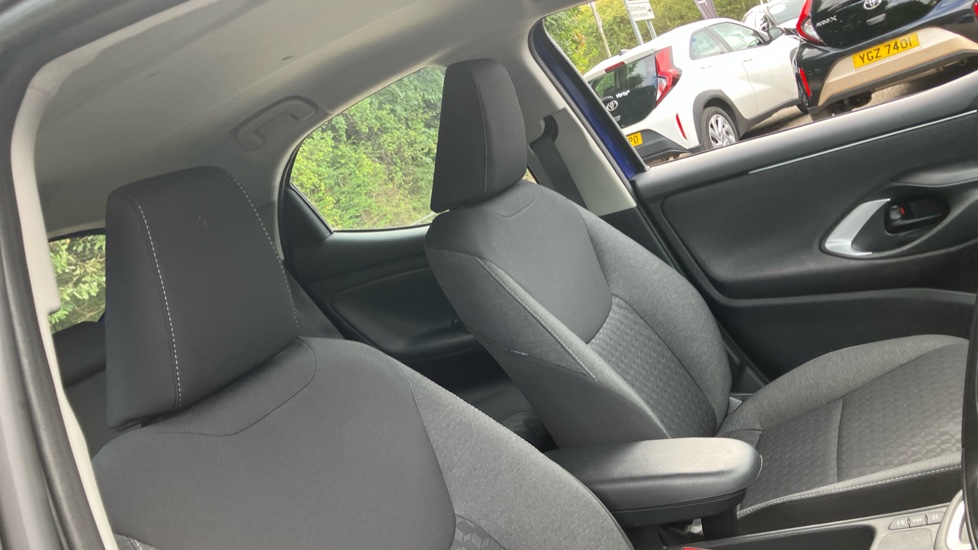 Toyota Yaris 1.5 Hybrid Icon 5dr CVT Hybrid Hatchback - Image 19