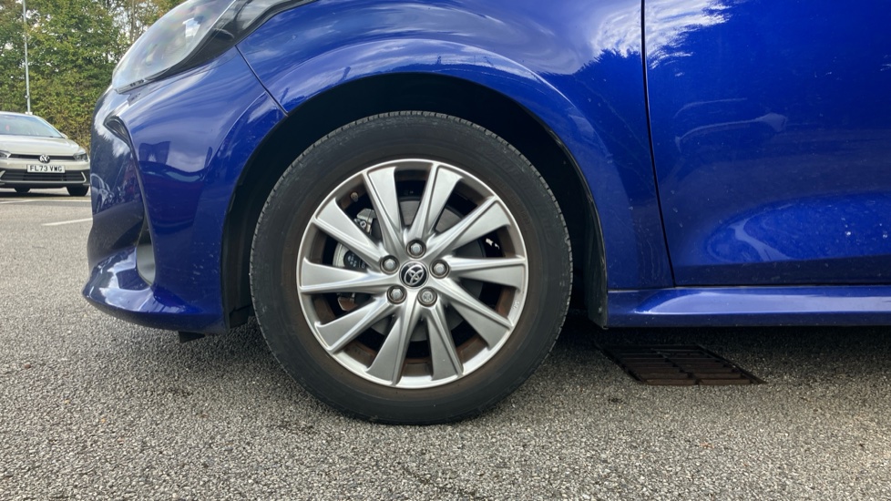 Toyota Yaris 1.5 Hybrid Icon 5dr CVT Hybrid Hatchback - Image 25