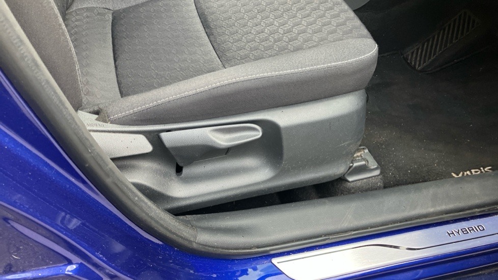 Toyota Yaris 1.5 Hybrid Icon 5dr CVT Hybrid Hatchback - Image 30