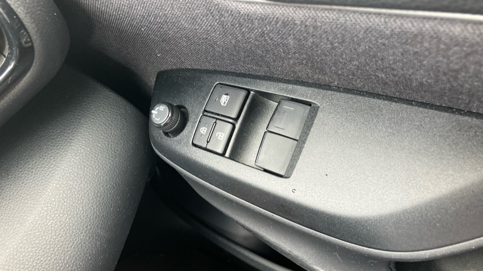 Toyota Yaris 1.5 Hybrid Icon 5dr CVT Hybrid Hatchback - Image 33