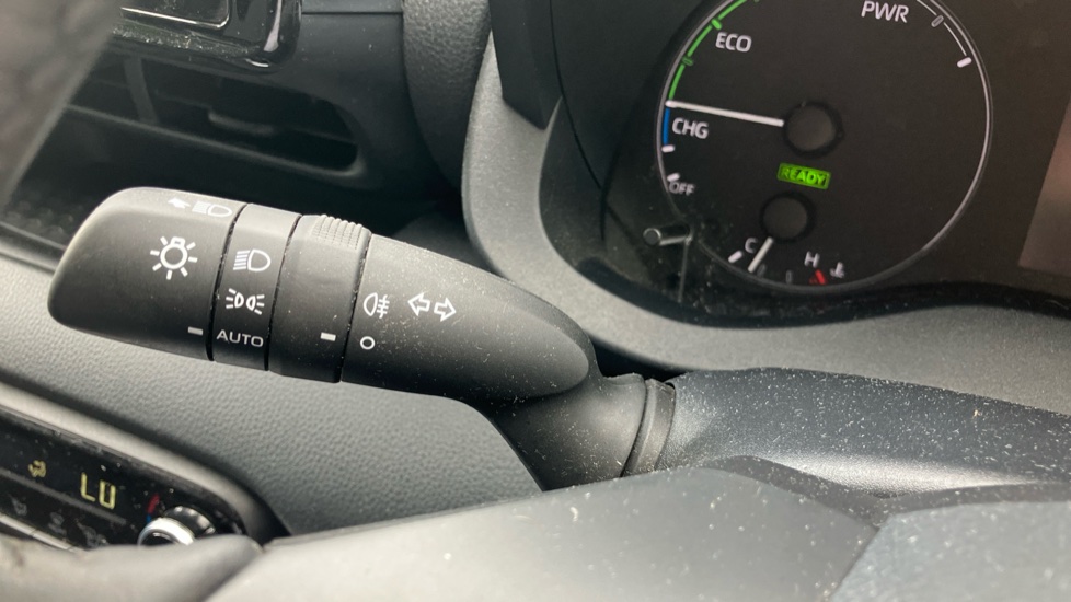 Toyota Yaris 1.5 Hybrid Icon 5dr CVT Hybrid Hatchback - Image 35