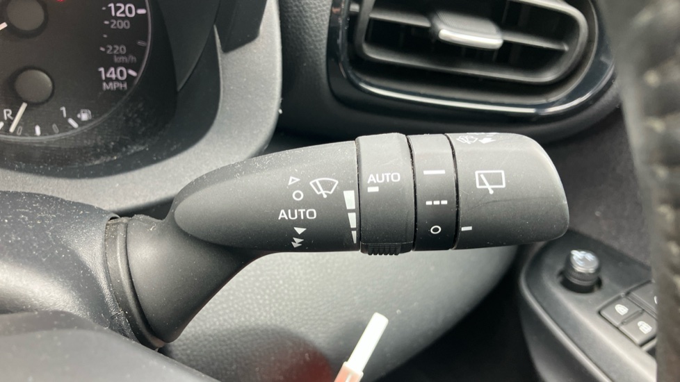 Toyota Yaris 1.5 Hybrid Icon 5dr CVT Hybrid Hatchback - Image 36