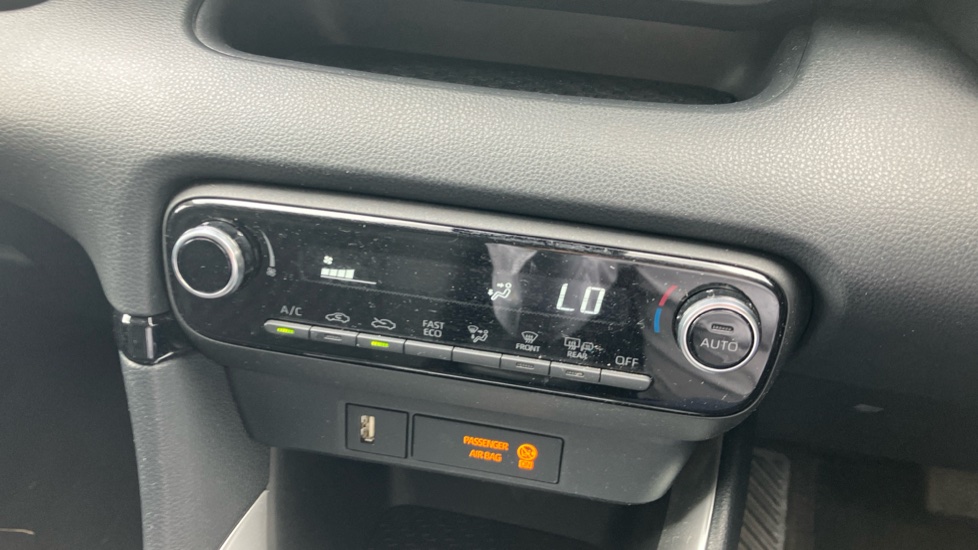 Toyota Yaris 1.5 Hybrid Icon 5dr CVT Hybrid Hatchback - Image 37