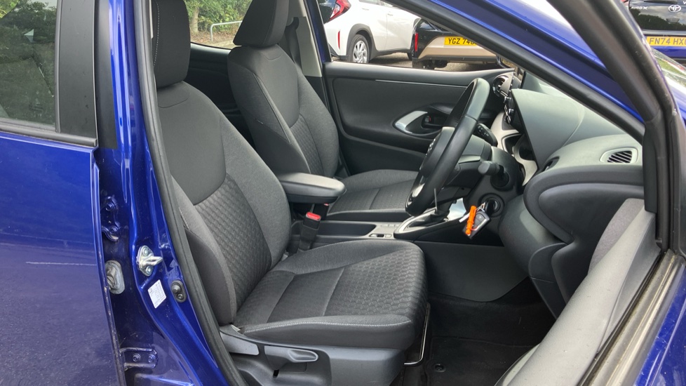 Toyota Yaris 1.5 Hybrid Icon 5dr CVT Hybrid Hatchback - Image 51