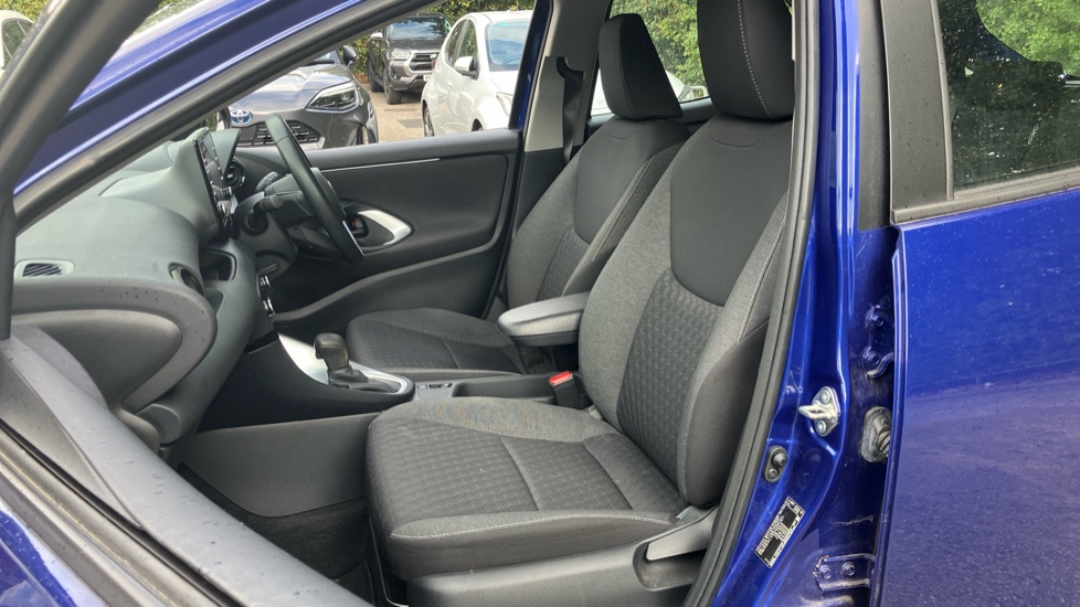 Toyota Yaris 1.5 Hybrid Icon 5dr CVT Hybrid Hatchback - Image 53