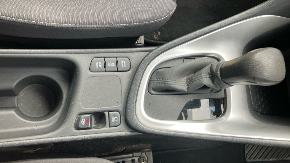 Toyota Yaris 1.5 Hybrid Icon 5dr CVT Hybrid Hatchback - Image 56