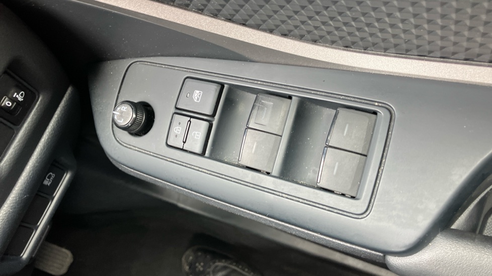 Toyota C-HR 1.8 Hybrid Icon 5dr CVT Hybrid Hatchback - Image 33