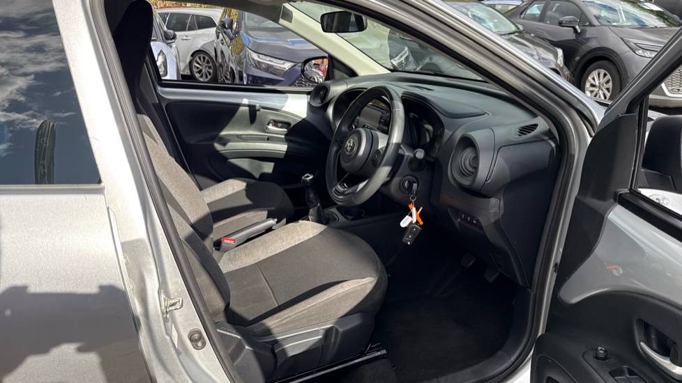 Toyota Aygo X 1.0 VVT-i Pure 5dr Petrol Hatchback - Image 12