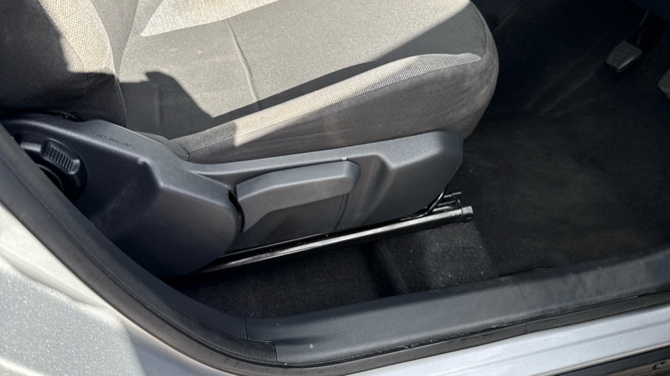 Toyota Aygo X 1.0 VVT-i Pure 5dr Petrol Hatchback - Image 30