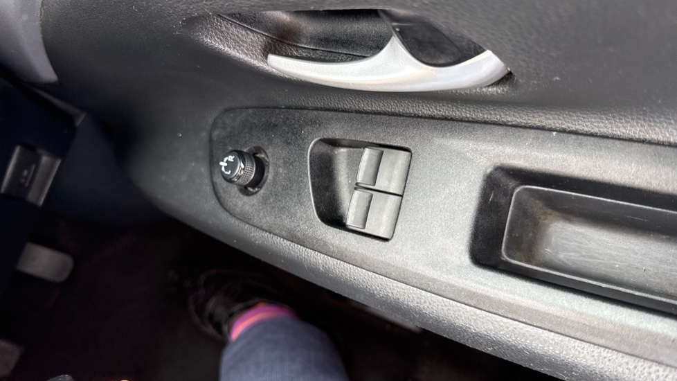 Toyota Aygo X 1.0 VVT-i Pure 5dr Petrol Hatchback - Image 33