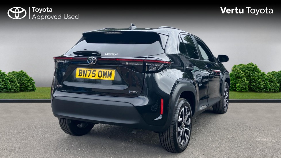 Toyota Yaris Cross 1.5 Hybrid Design 5dr CVT Hybrid Estate - Image 2