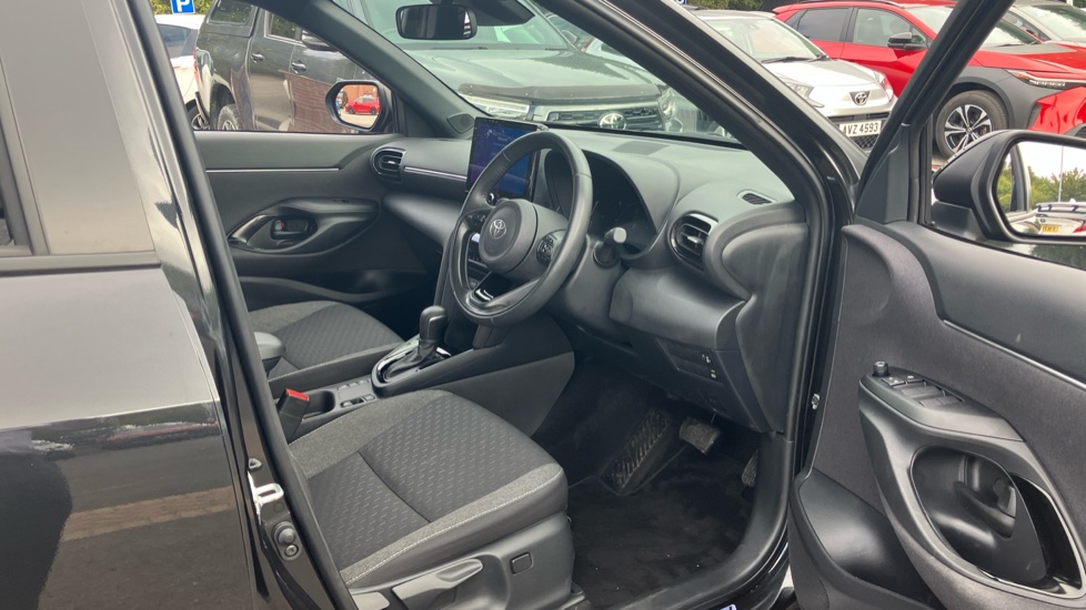 Toyota Yaris Cross 1.5 Hybrid Design 5dr CVT Hybrid Estate - Image 12