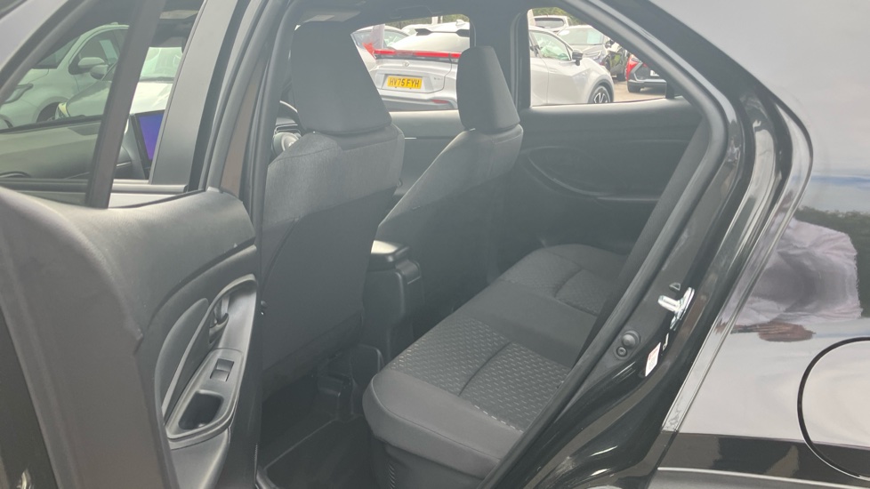 Toyota Yaris Cross 1.5 Hybrid Design 5dr CVT Hybrid Estate - Image 15
