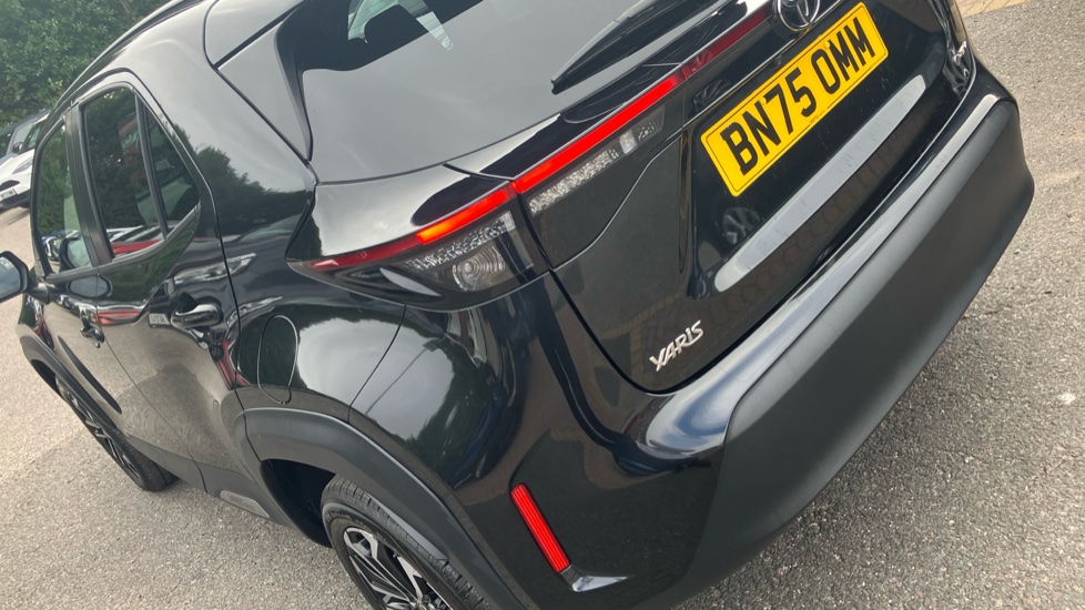 Toyota Yaris Cross 1.5 Hybrid Design 5dr CVT Hybrid Estate - Image 21