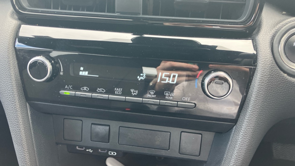 Toyota Yaris Cross 1.5 Hybrid Design 5dr CVT Hybrid Estate - Image 37