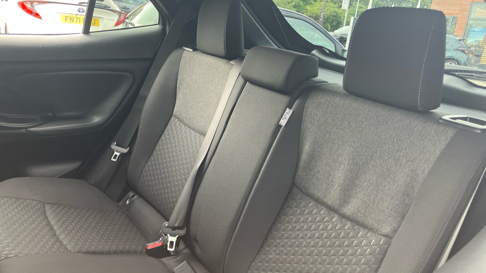 Toyota Yaris Cross 1.5 Hybrid Design 5dr CVT Hybrid Estate - Image 42