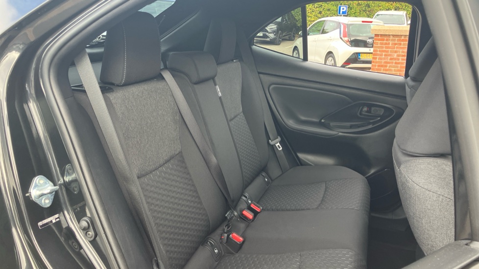 Toyota Yaris Cross 1.5 Hybrid Design 5dr CVT Hybrid Estate - Image 63