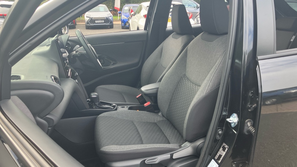 Toyota Yaris Cross 1.5 Hybrid Design 5dr CVT Hybrid Estate - Image 65