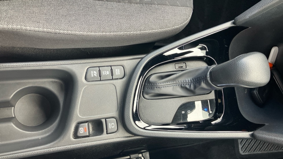 Toyota Yaris Cross 1.5 Hybrid Design 5dr CVT Hybrid Estate - Image 68